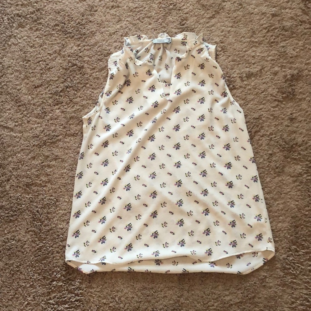 Dalia brand shirt. Floral pattern.